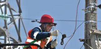 Jak zabezpieczyć instalację elektryczną przed przepięciami i co zrobić w przypadku ich wystąpienia?