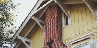 Remont dachu zimą – Czy to możliwe i jakie są zagrożenia?