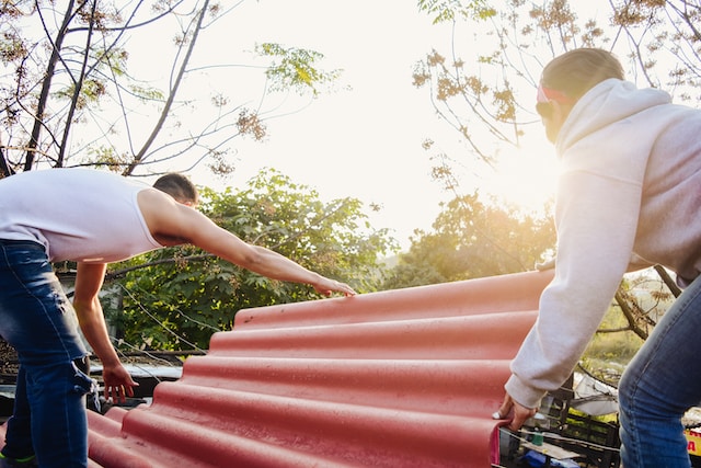 camila-blando-NNPHctRuAi8-unsplash Jak przygotować dach do remontu