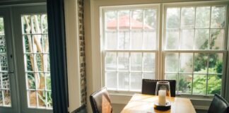 Montaż stolarki okiennej i drzwiowej