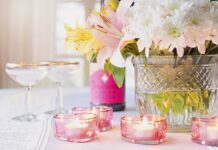 Czego nie powinno się robić przy stole? Czego nie powinno się robić przy stole?