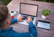 Jak się pisze 3 miesięczne? Jak się pisze 3 miesięczne?